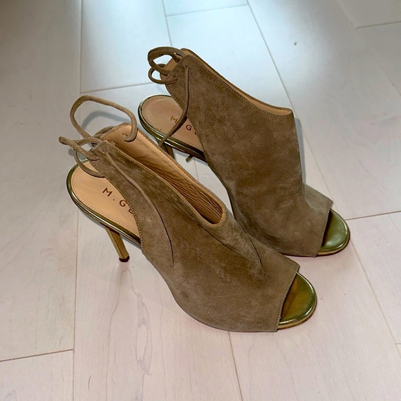 M. Gemi Beige Suede Sandals Size 8.5 - Picture 1 of 3